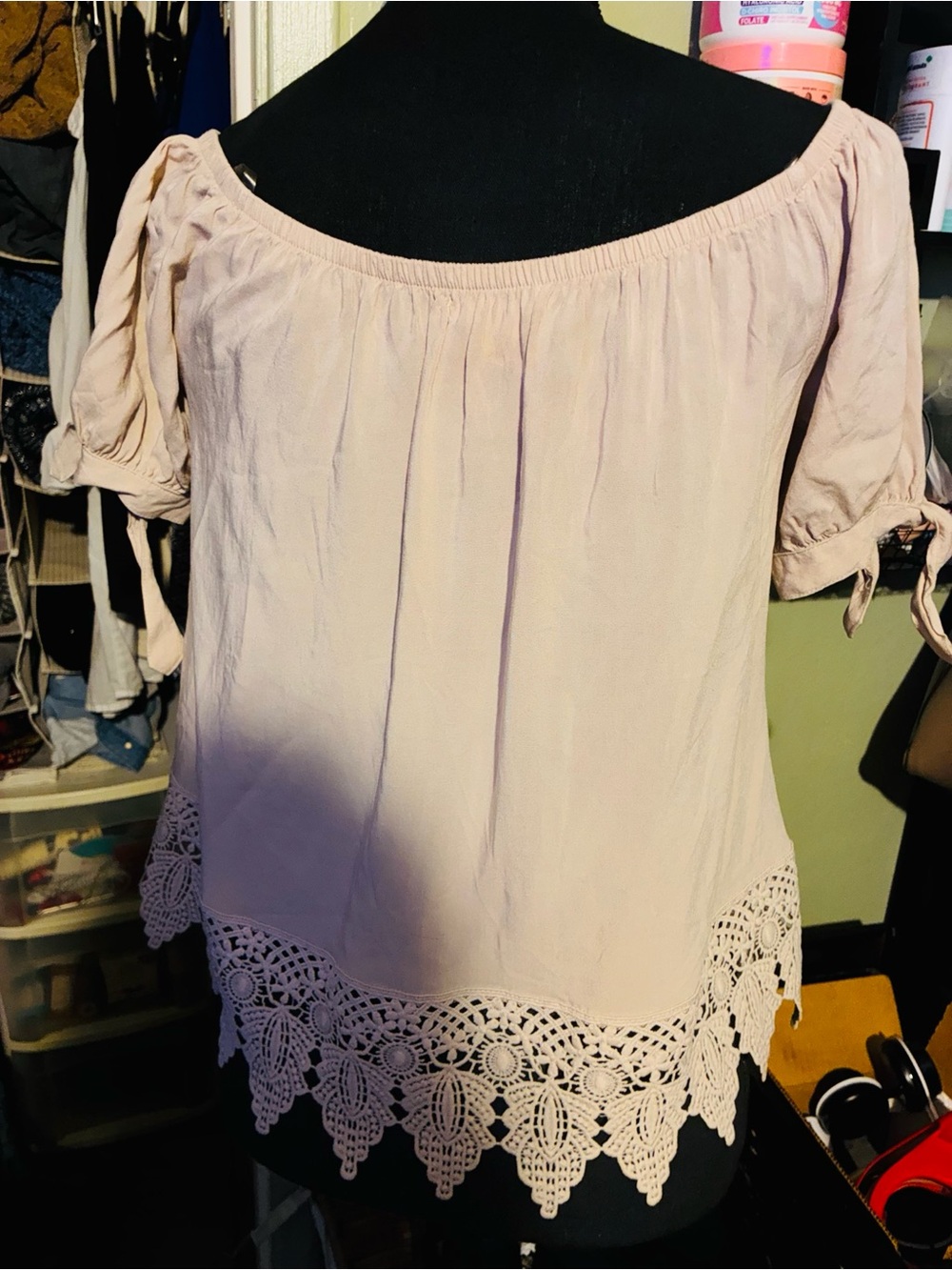 #220 (M)Active USA crochet trim BOHO ladies blouse w/ ties on sleeves